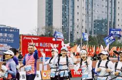 英雄联盟总决赛2025-包含哥伦比亚选手在马拉松中奋力拼搏的词条