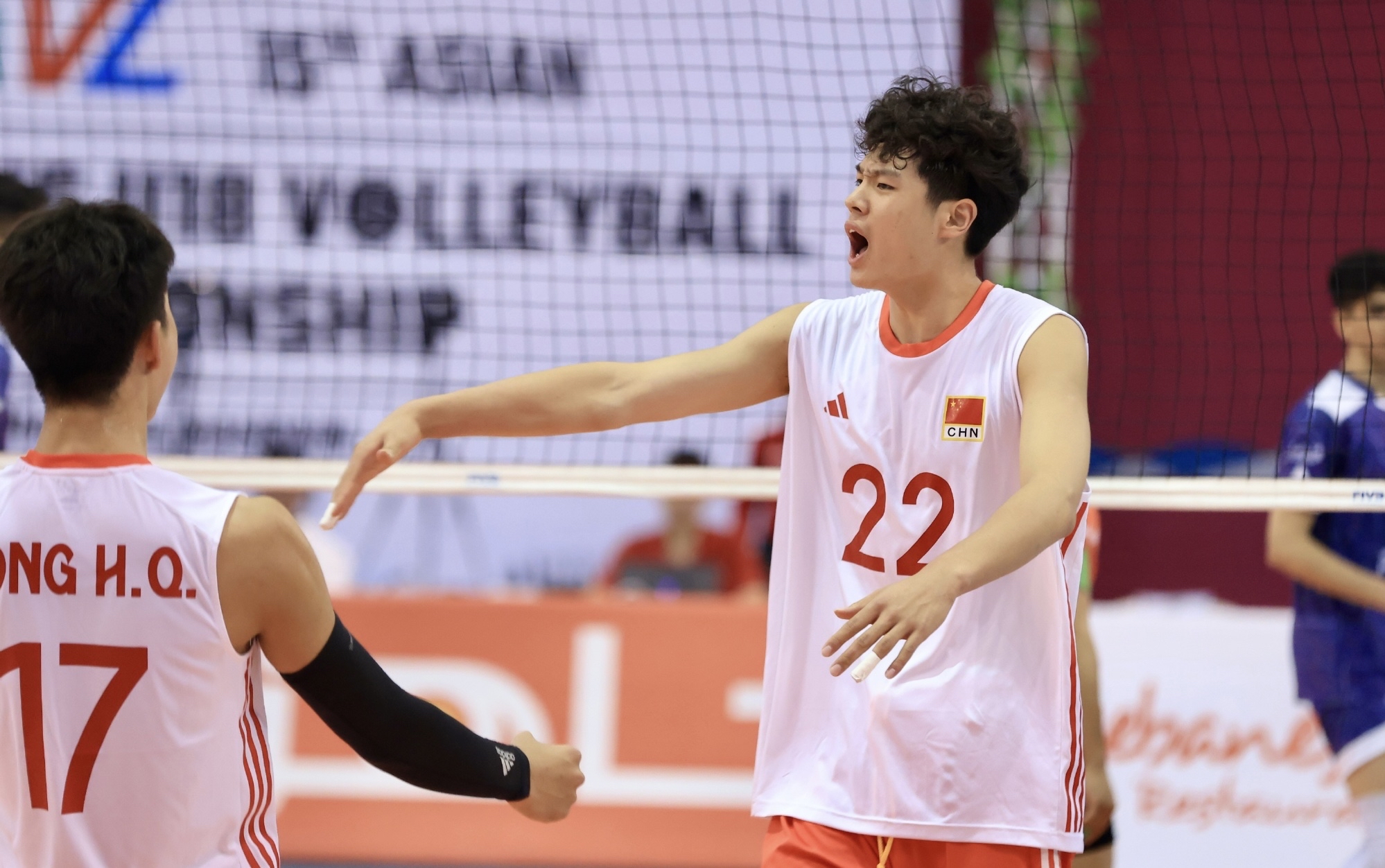 伊朗球队喜迎胜利，实现小组赛三连胜的简单介绍