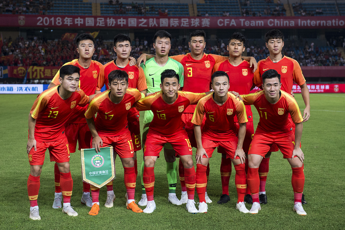 精彩足球赛事中球员们的努力与拼搏 精彩足球赛事中球员们的努力与拼搏