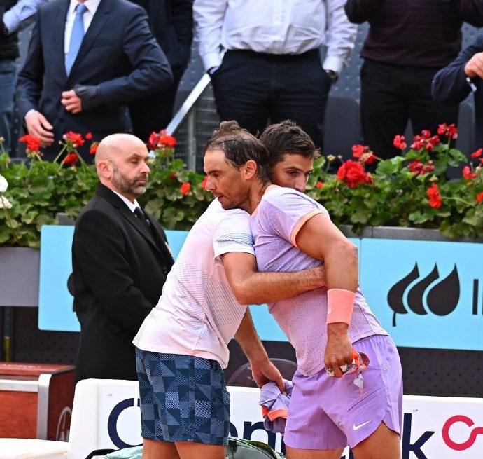 卡佩罗再度执掌国家队希望重振球队士气