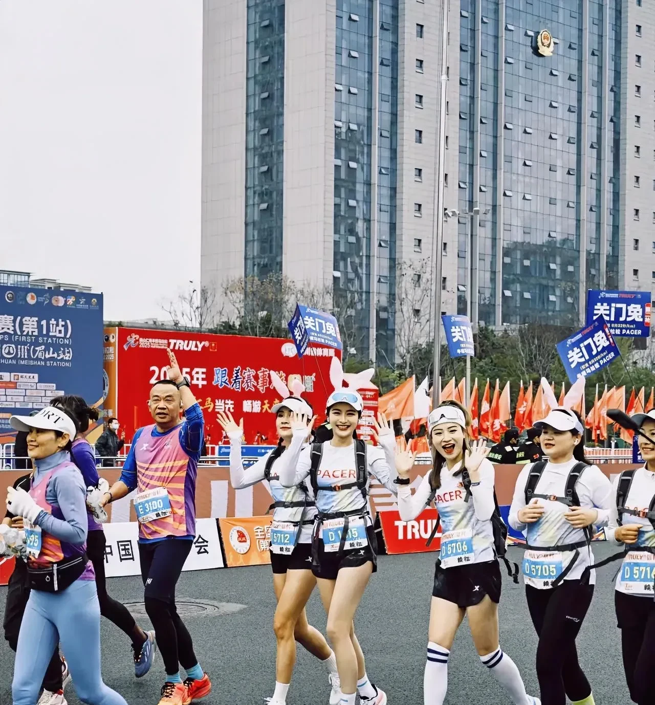 包含哥伦比亚选手在马拉松中奋力拼搏的词条 包含哥伦比亚选手在马拉松中奋力拼搏的词条