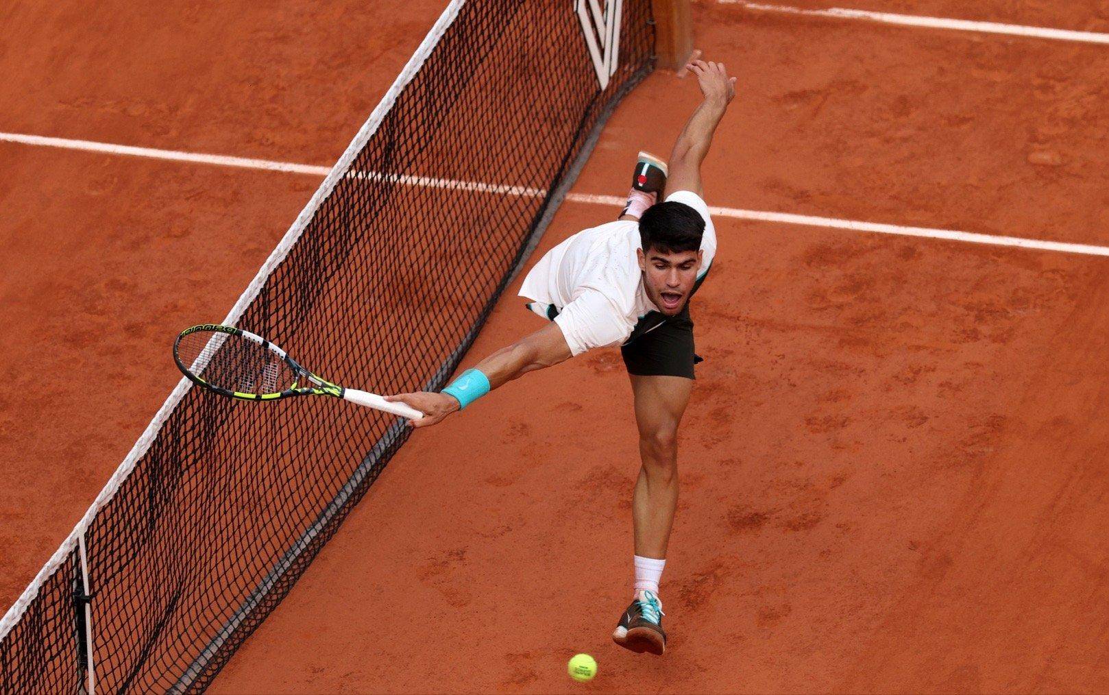 关于法网鏖战戴维斯杯，阿尔卡拉斯高光表现的信息