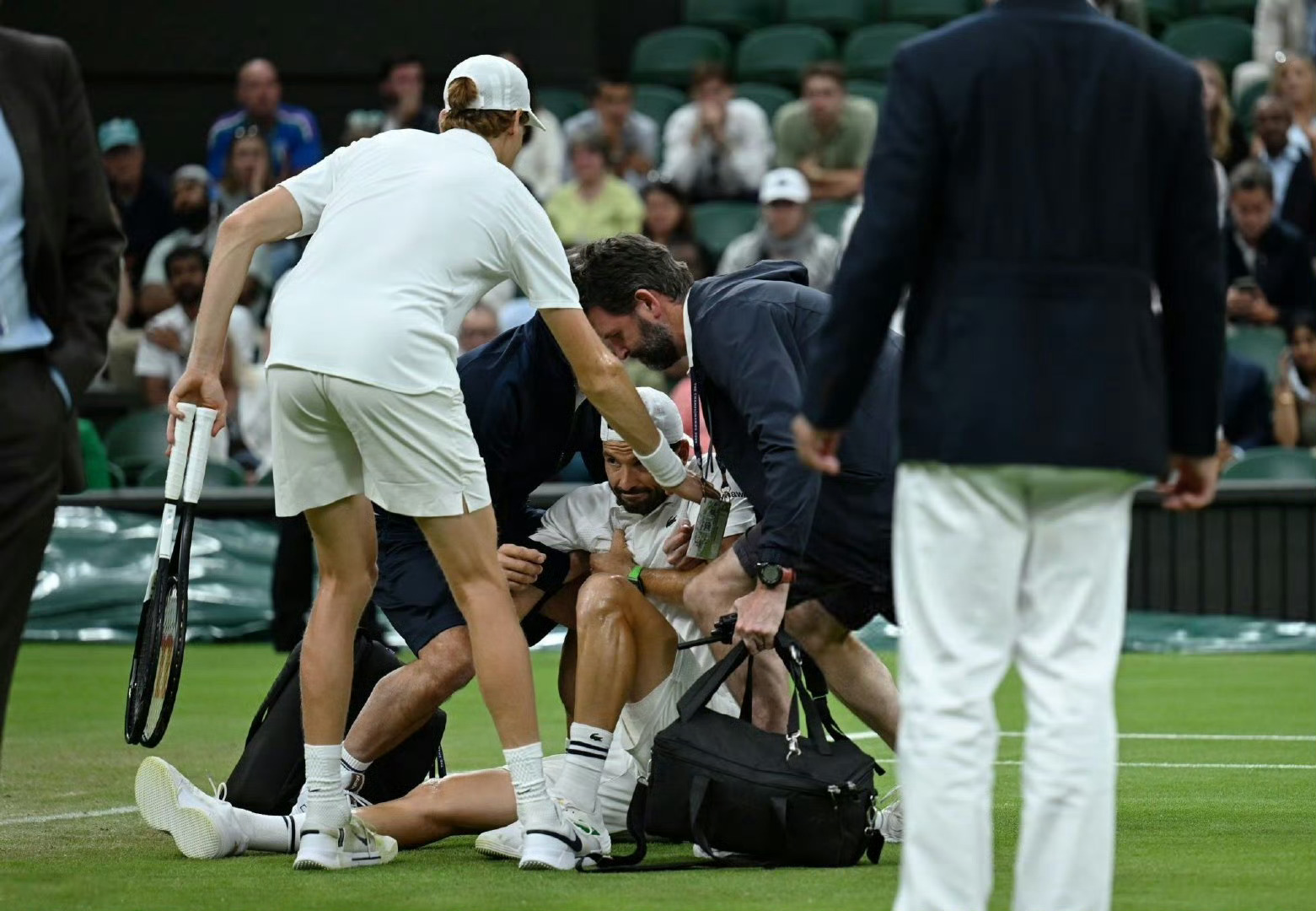 拉沃尔杯逆转美网，辛纳扛起全队