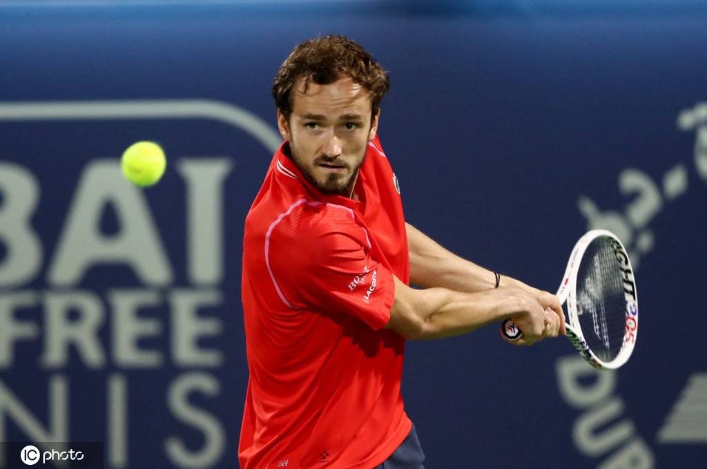 ATP总决赛逆转年终总决赛，梅德韦杰夫关键制胜