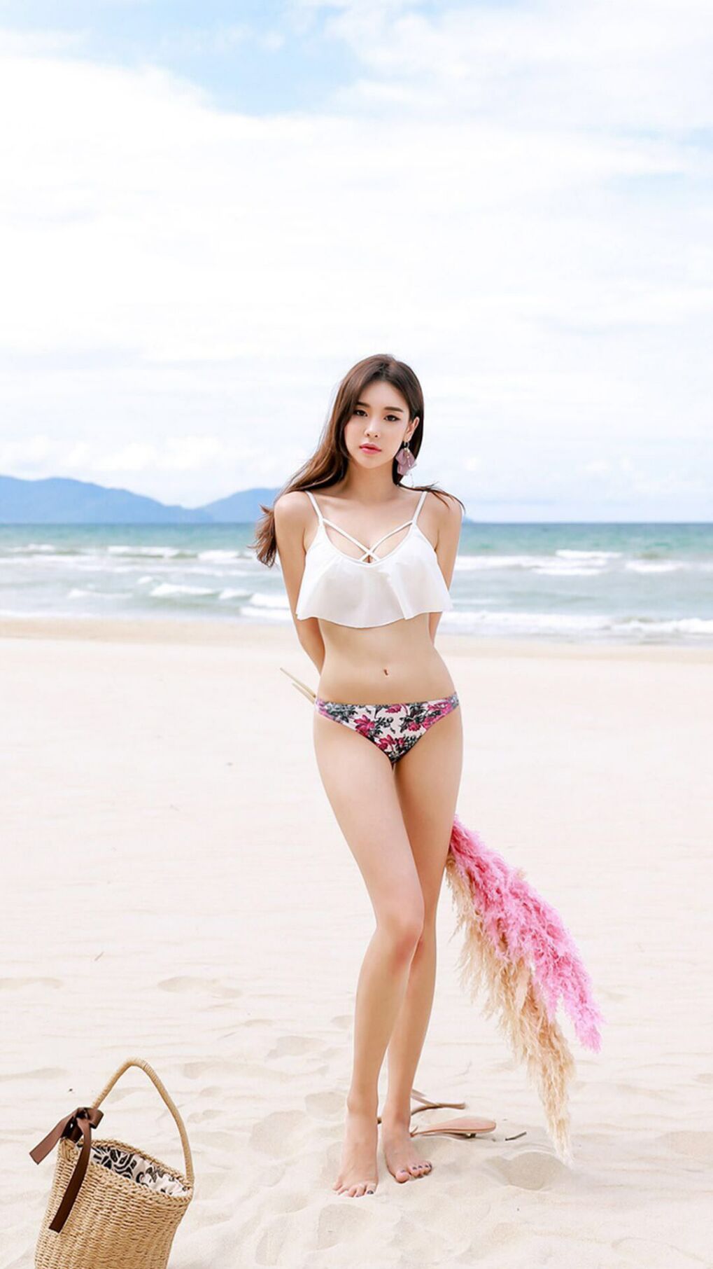 莱比锡红牛狂胜夜，赖斯在另一片赛场独自接管战争