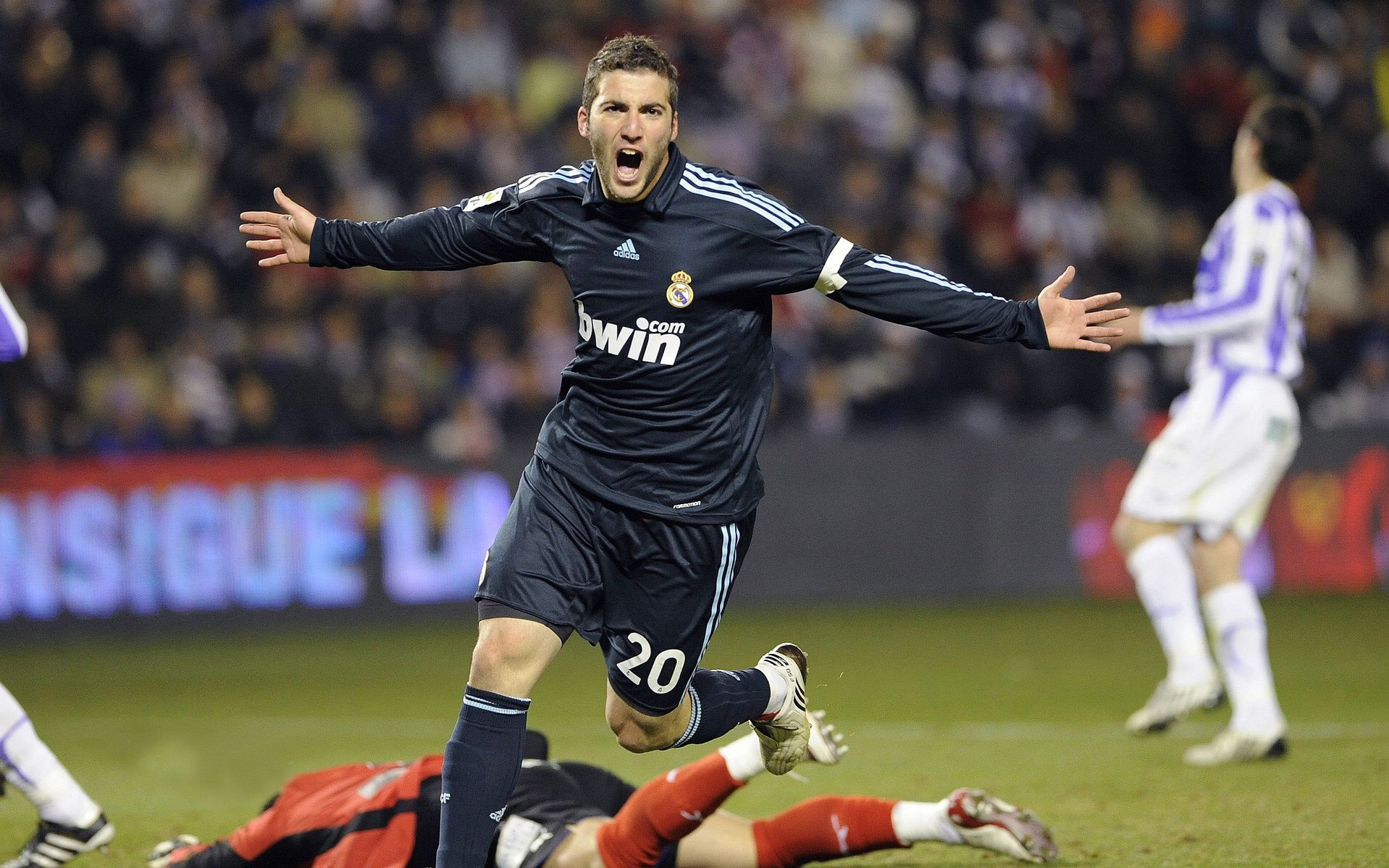 闪耀与冷酷，西决生死战之夜，努涅斯刷新纪录却告别赛场