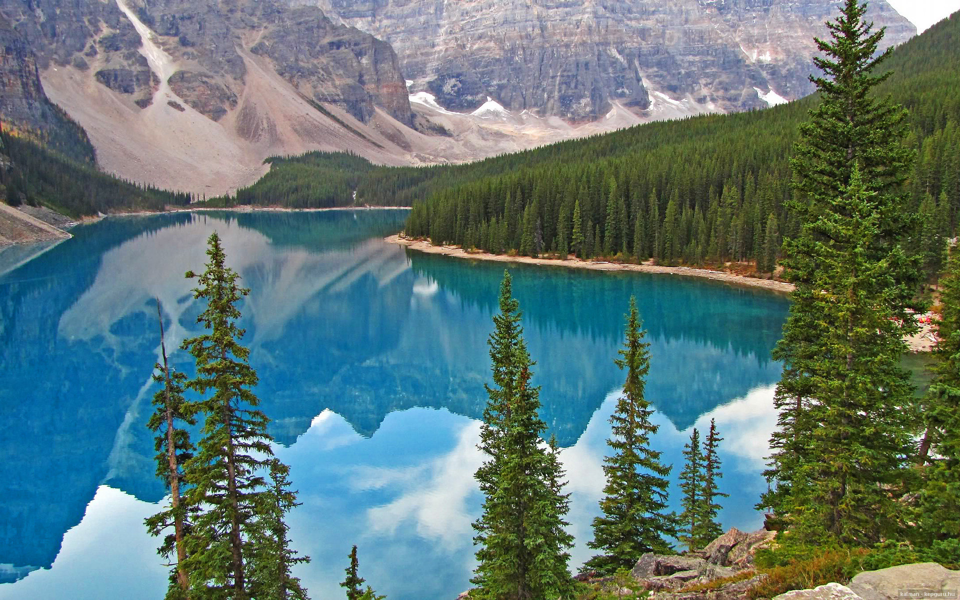 乌拉圭锋霸欧战发威,击溃皇家社会牵动英超争冠神经