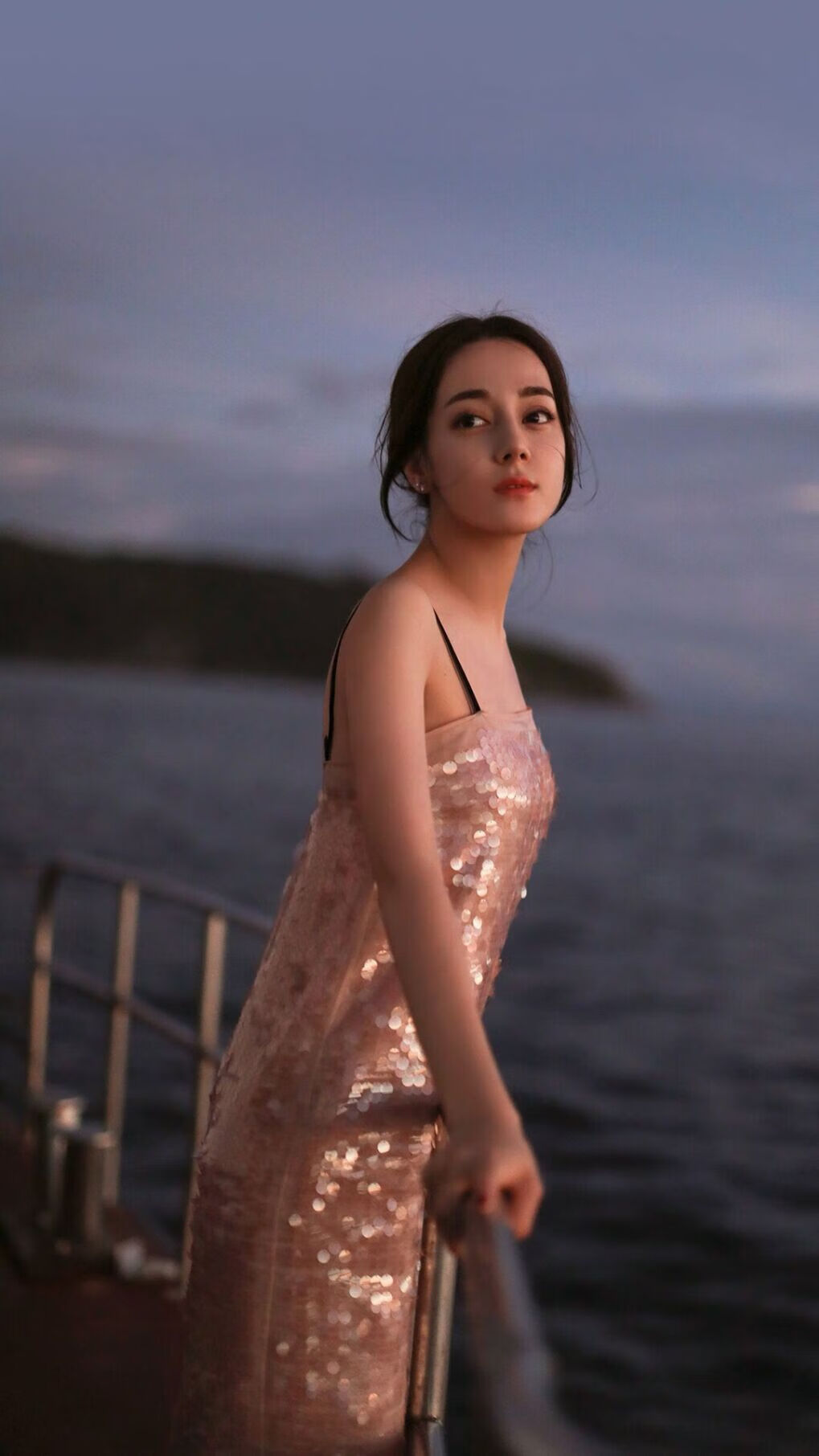 聚光灯下的舞者，当布鲁诺的大舞台法则遇见哥伦比亚的南美狂想曲